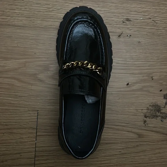 I both them on princess Polly I got a size 5 black I got the wrong size - Picture 2 of 4